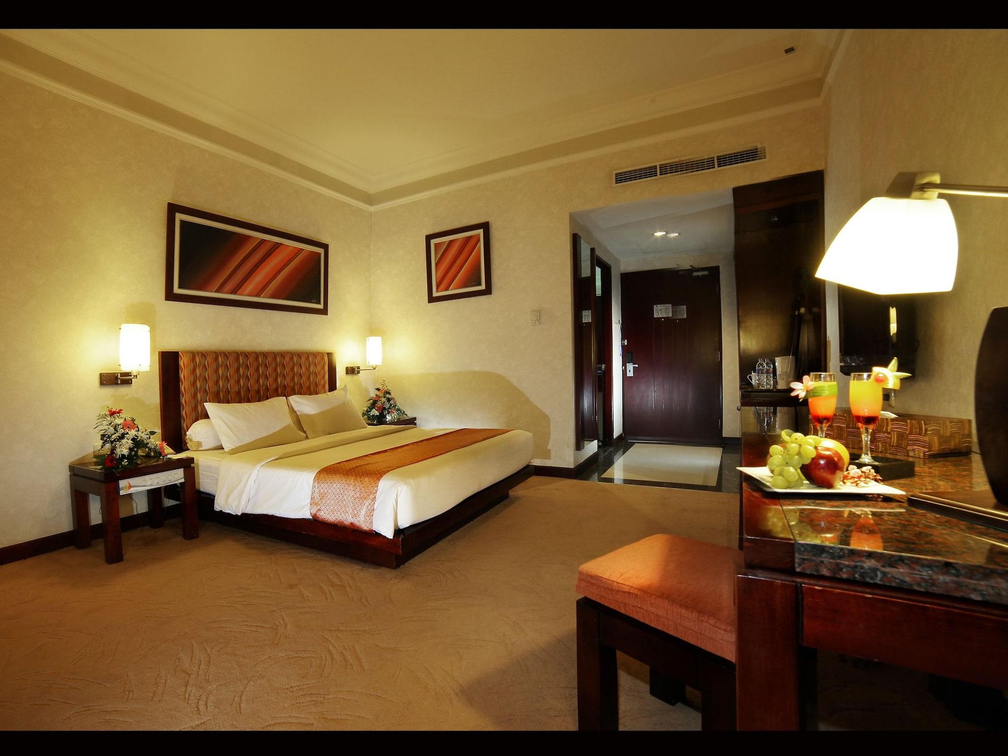 Grand Wahid Hotel Salatiga Exterior foto
