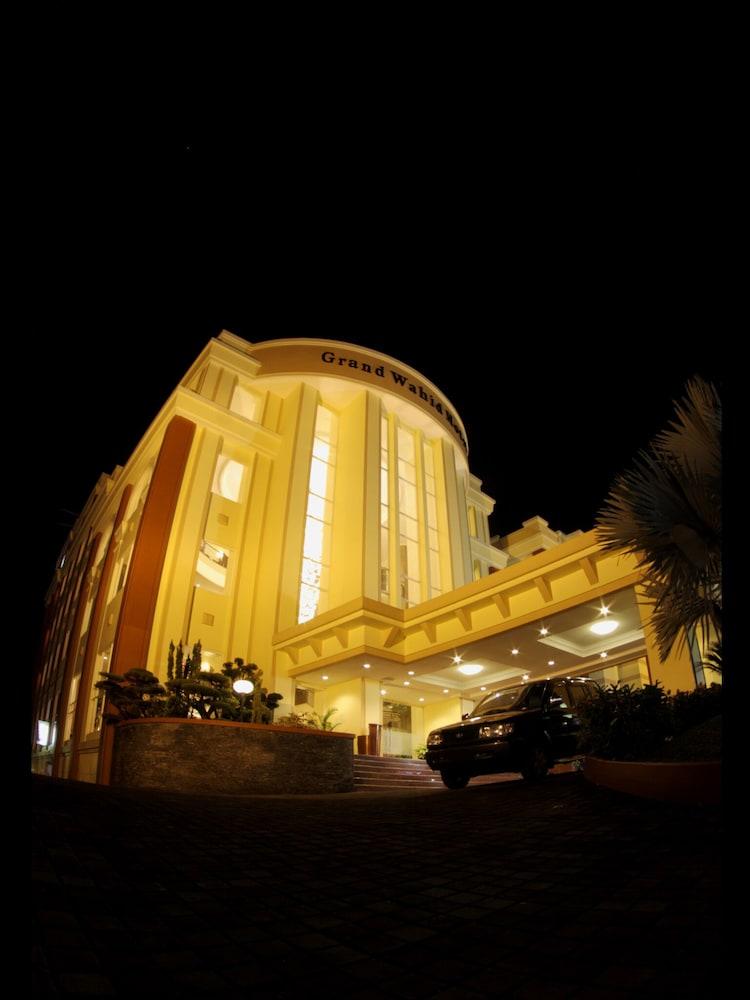 Grand Wahid Hotel Salatiga Exterior foto
