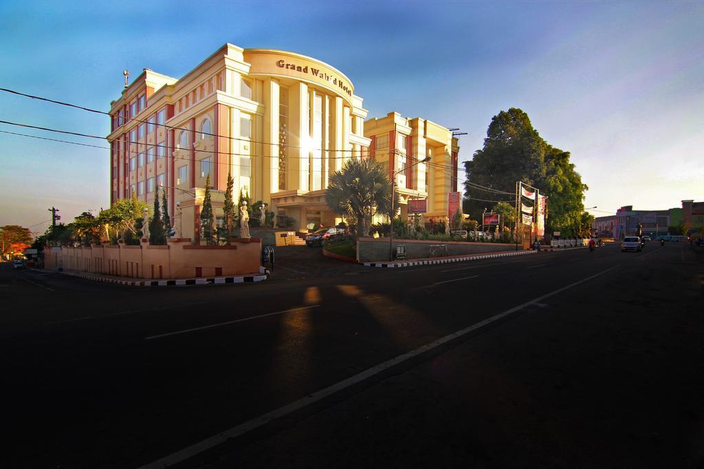 Grand Wahid Hotel Salatiga Exterior foto