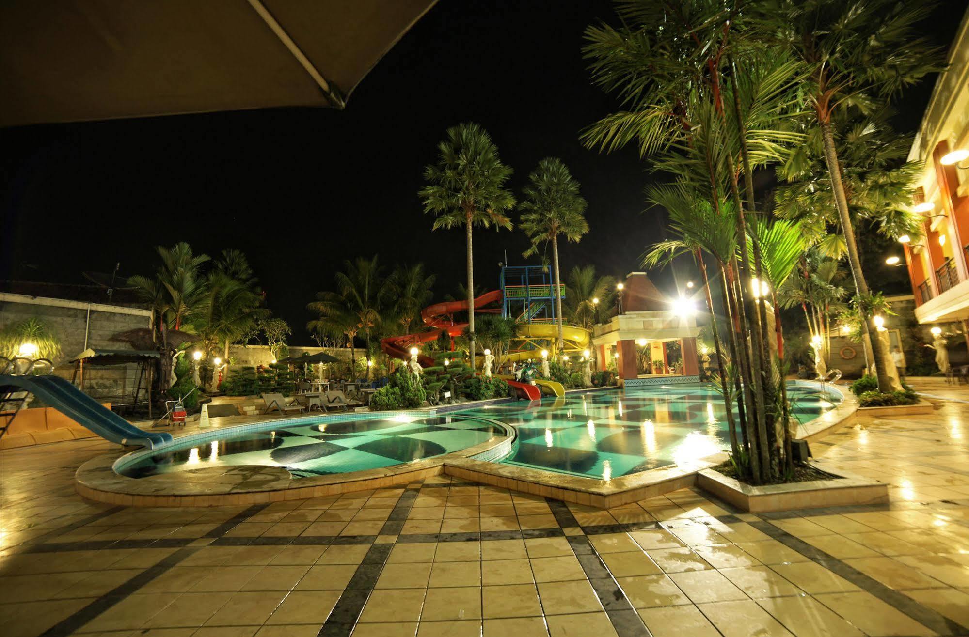 Grand Wahid Hotel Salatiga Exterior foto